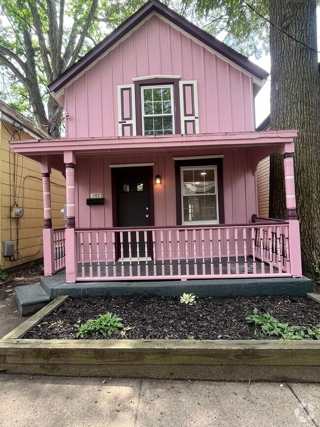 Building Photo - 107 1st Ave