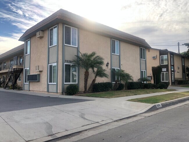 Foto del edificio - 9858 Cedar St