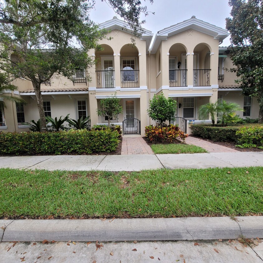 Foto principal - 1635 Frederick Small Rd