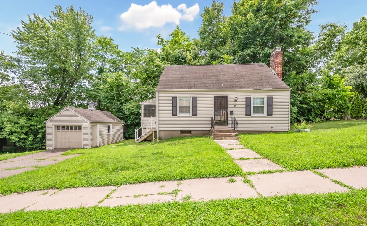 Photo - 155 Saint Charles St (West Hartford, CT)