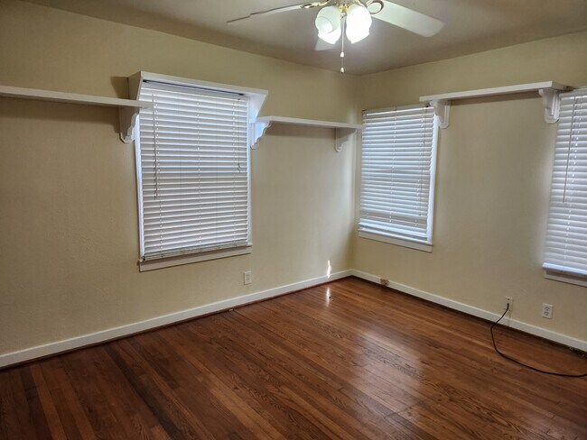 Foto del edificio - 3221 Lawnview St