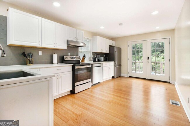 Building Photo - 361 Adelle St SE