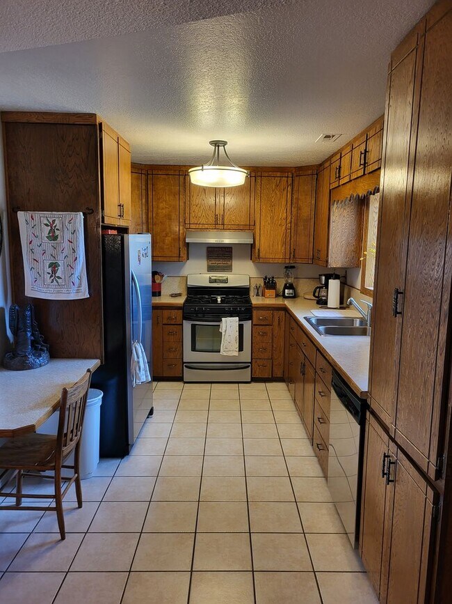 Building Photo - Short to Mid Term Leases - Fully Furnished Doney Park Home, Flexible lease options!