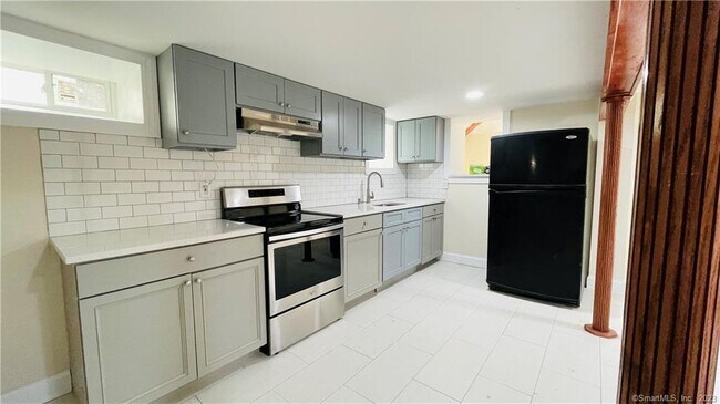 Foto del edificio - 31 Brainerd Rd