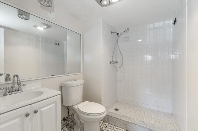 Building Photo - 9523 S Hollybrook Lake Dr