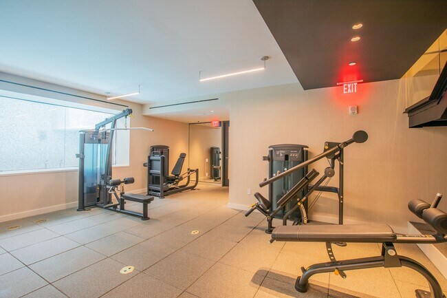 Foto del edificio - Luxurious 1 BR/1.5 BA Condo in Southwest W...
