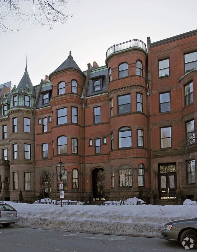 Primary Photo - Pembroke Hall