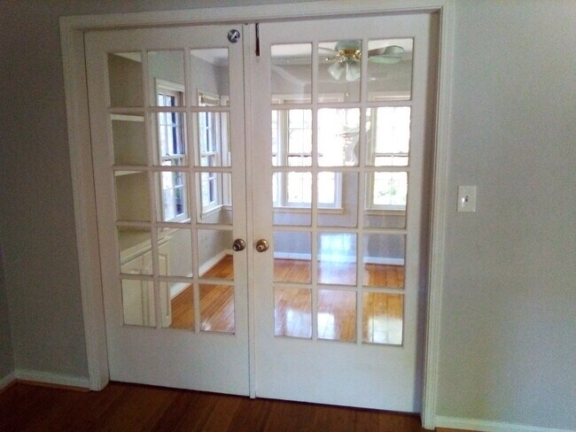 Sunroom - 53 Monet Ct NW