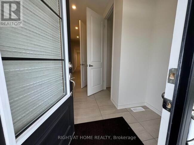 Building Photo - 60 Debois St