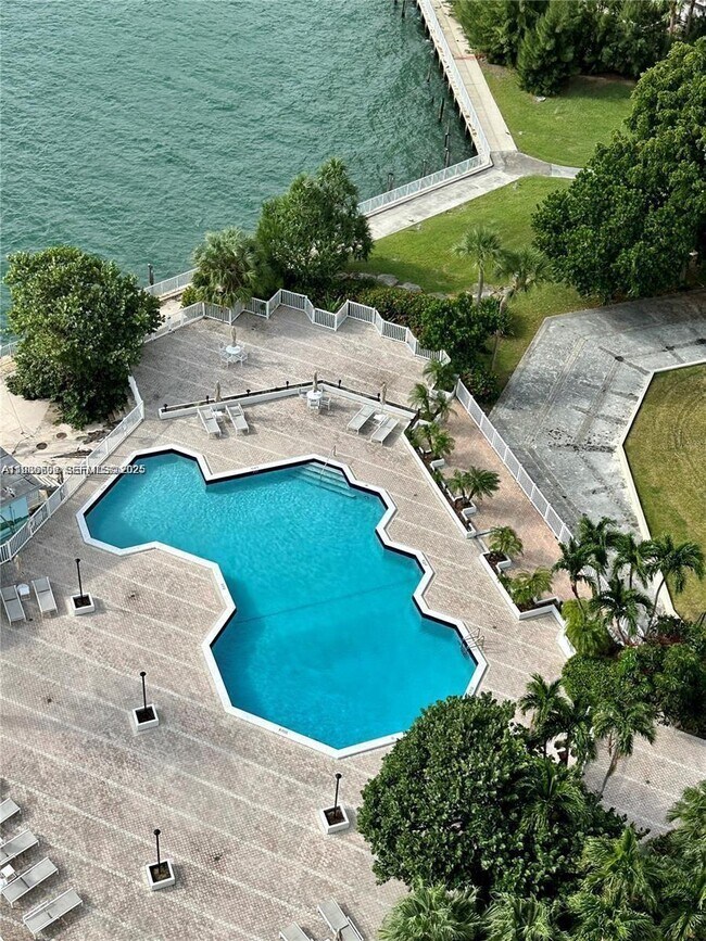 Foto del edificio - 11111 Biscayne Blvd