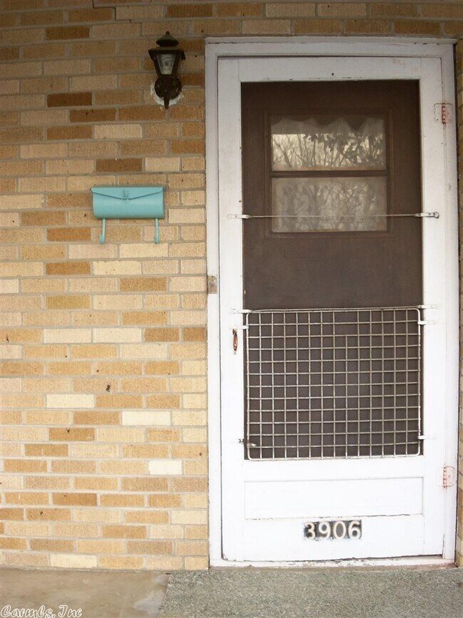 Building Photo - 3906 N Cypress St