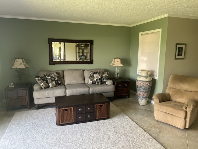 Foto del edificio - 3215 S Lakeview Cir