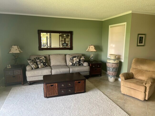 Photo - 3215 S Lakeview Cir Apartment