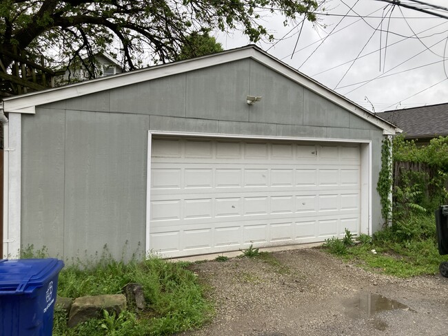 Building Photo - 1287 N 5th St