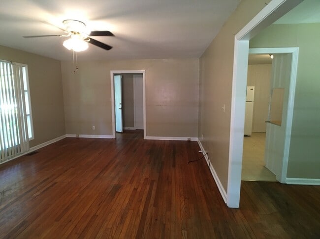 Foto del edificio - 307 32nd E Pl