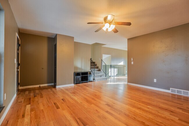 Building Photo - 110 Lucerne Dr