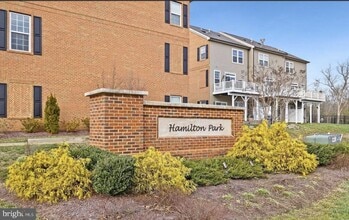 Building Photo - 2842 Golden Gate Ct