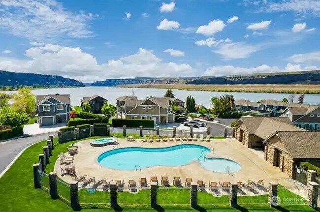 Foto del edificio - 23772 Crescent Bay Dr NW
