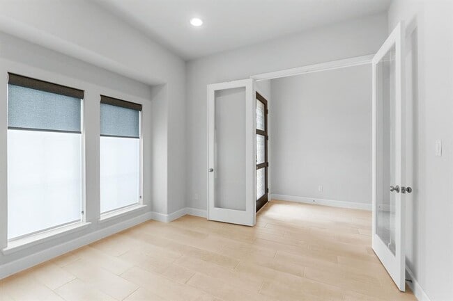 Building Photo - 104 Ray Ct