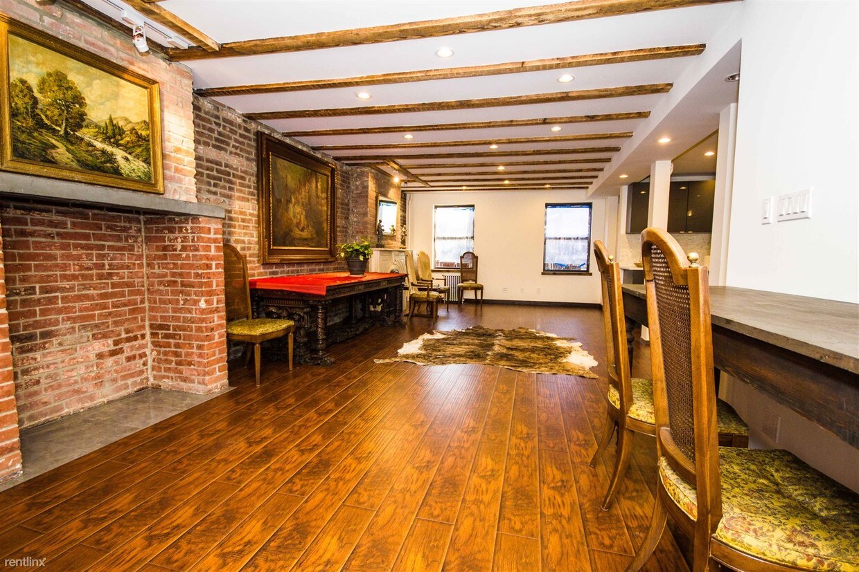 Primary Photo - 113 India St