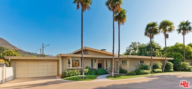 Building Photo - 4210 W Toluca Lake Ln