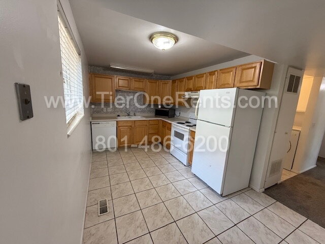Building Photo - NO DEPOSIT option available for qualified renters!