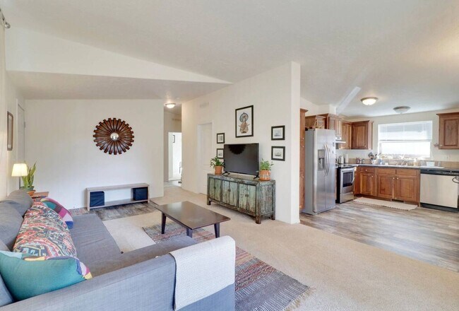 Foto del edificio - Spacious Fully Furnished Home with 3 Bedroom | 2 Bath home in White Salmon.