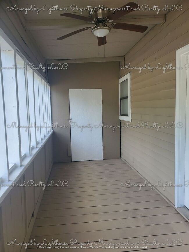 Foto del edificio - Spacious 2 Bed/2 Bath Home with HUGE Fence...