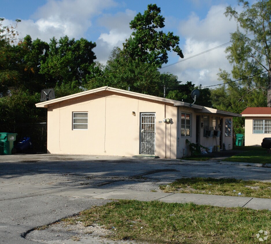 Primary Photo - 8020 NW 12th Ct