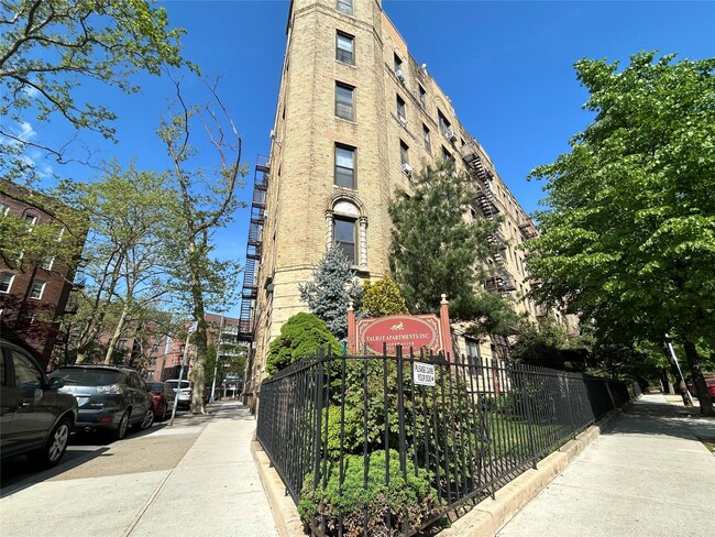 Building Photo - 83-74 Talbot St