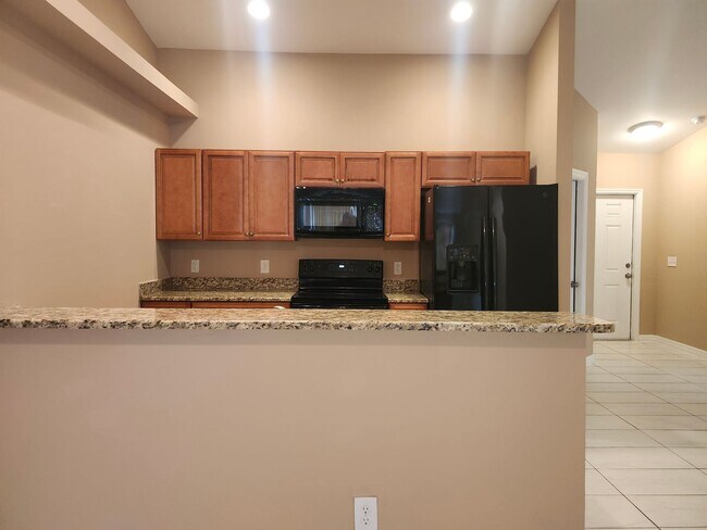 Foto del edificio - 606-608 Nicholas Pkwy W