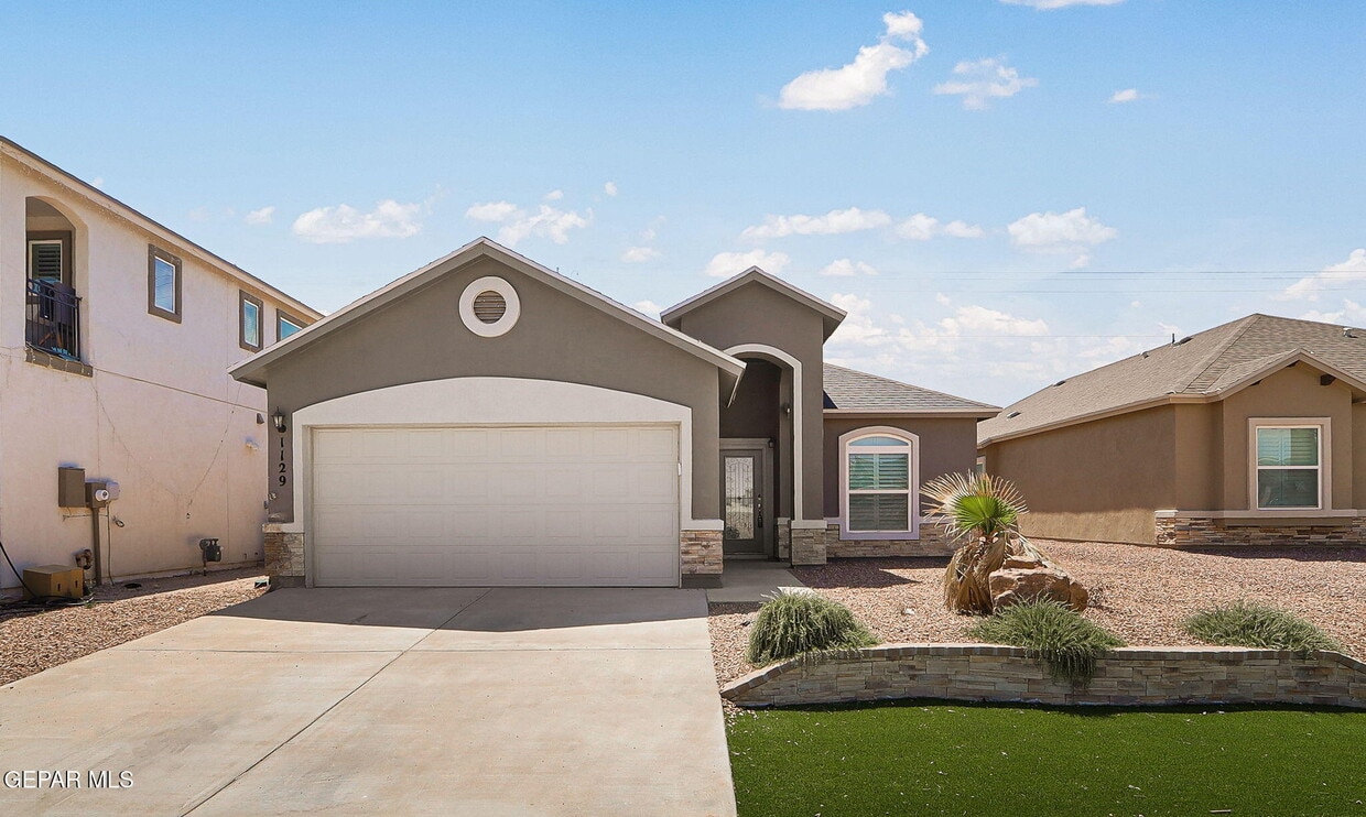 Primary Photo - 1129 Indigo Sky St