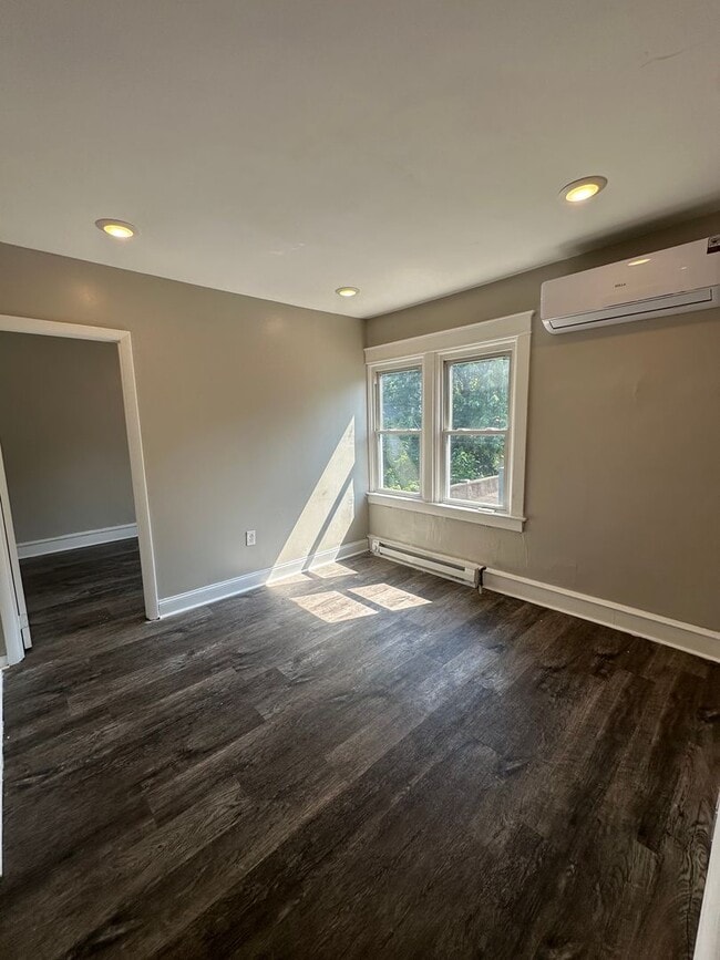 Building Photo - 2527 Edgmont Ave