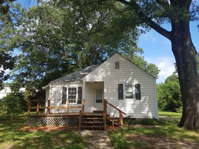 Building Photo - Remodeled 2 bedroom contemporary for $1525...