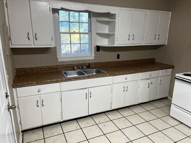 Building Photo - 3BD/2B Home Close to the Northside of Vald...