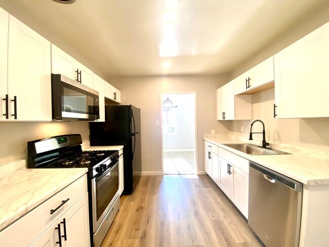 Building Photo - 2017 N Winstel Blvd