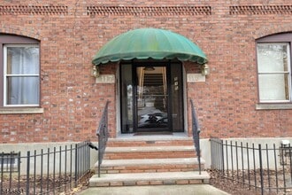 Building Photo - 117 Forest St