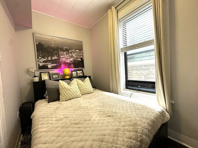 Foto del edificio - 2031 W Moffat St