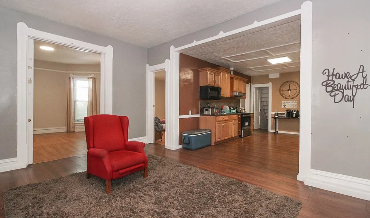 11709 Ashbury Ave Cleveland, OH 44106 – photo 2