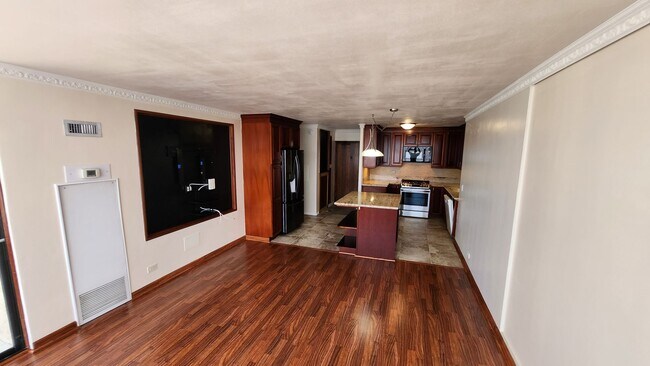Building Photo - Executive quality remodeled one bedroom - ...
