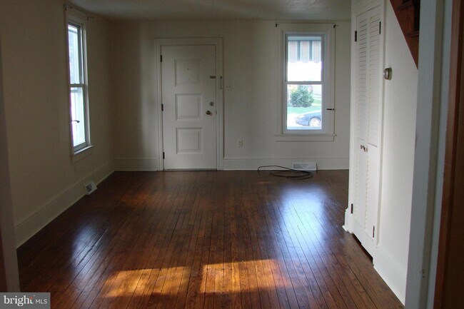 Building Photo - 143 Addison Ave