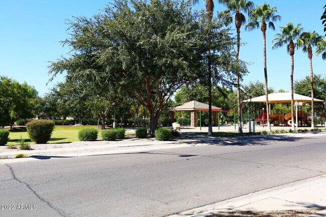 Building Photo - 1369 S Swallow Ln