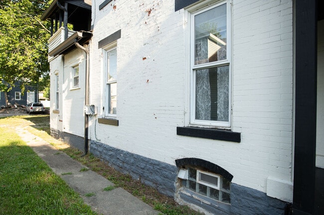 Building Photo - 415 Brightwood Ave