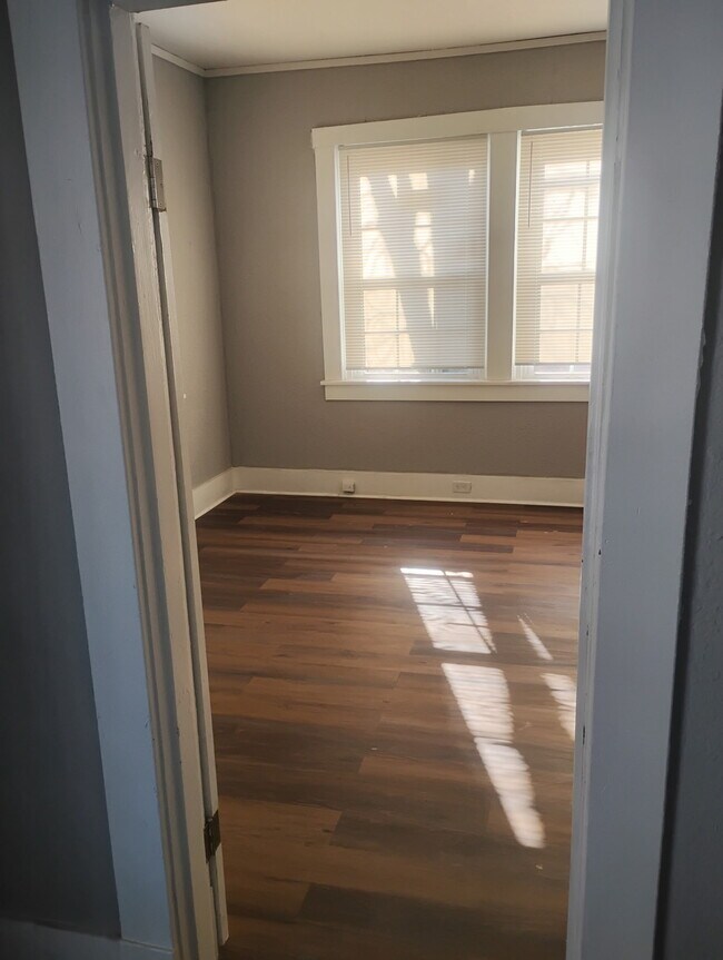 Building Photo - 1105 Azalia St