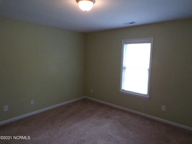 Building Photo - 148 Live Oak Dr