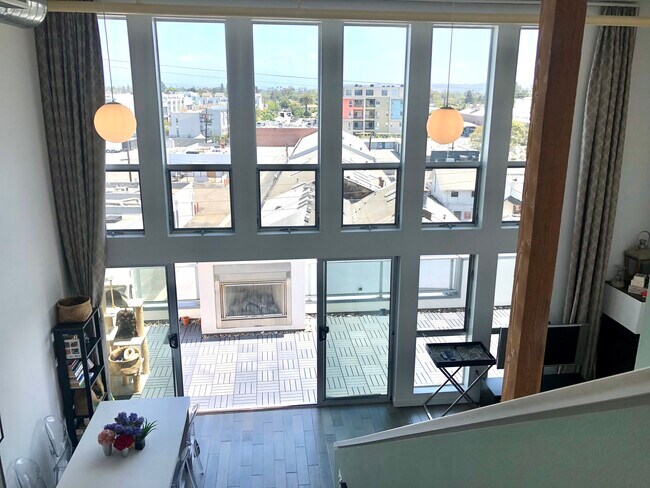 View 2 - 4215 Glencoe Ave