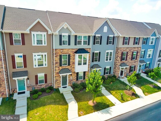Foto del edificio - 72 Caswell Dr
