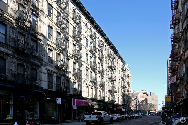 Building Photo - 252 Broome St