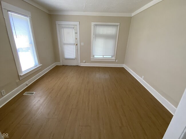 Foto del edificio - 253 N Gray St