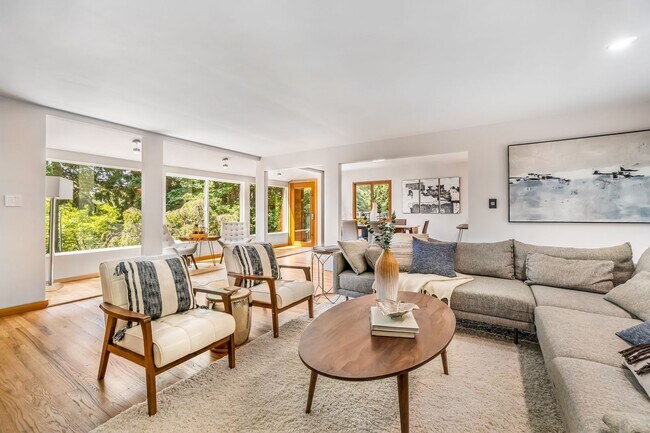 Foto del edificio - CLICK "REQUEST A TOUR" NOW!